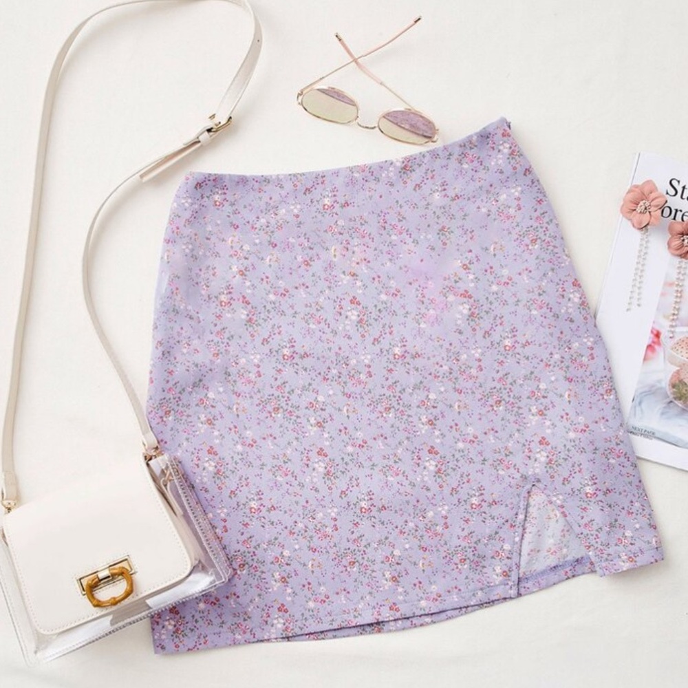 Lilac floral skirt with slit on the side #floralskirt